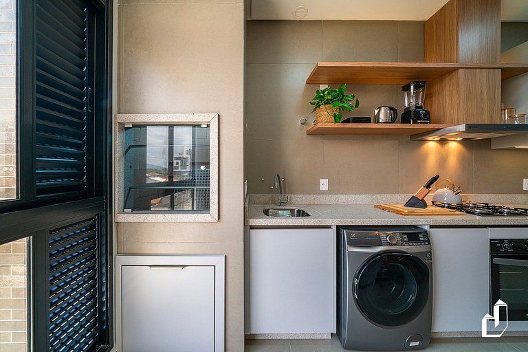 Apartamento exclusivo com 02 Suítes, 30m da praia