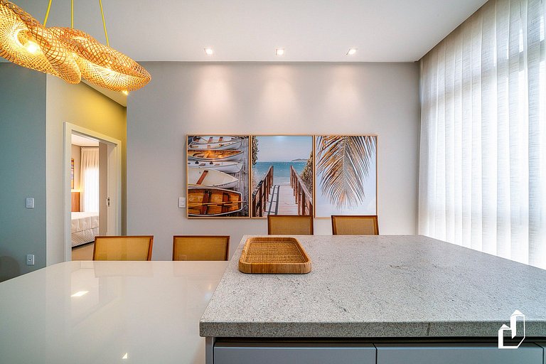 Apartamento exclusivo com 02 Suítes, 30m da praia