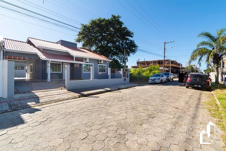 Casa com 04 dormitórios - Saia da rotina e venha viver essa