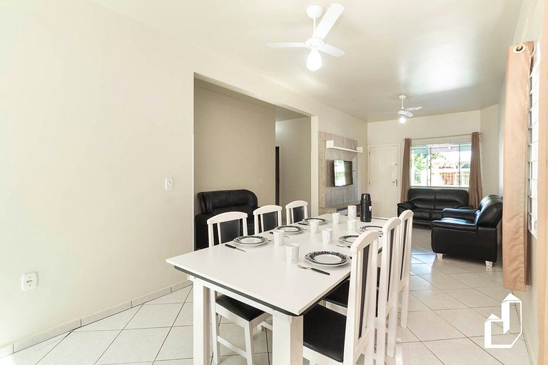 Casa com 04 dormitórios - Saia da rotina e venha viver essa