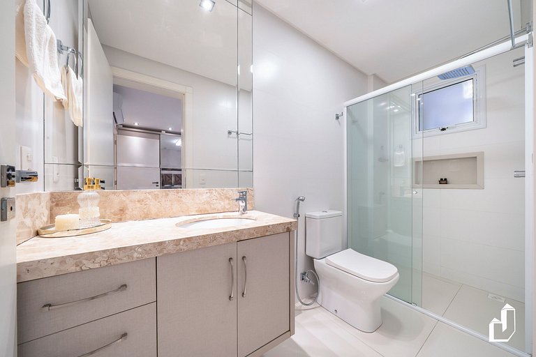 Cobertura duplex | 3 suítes a meia quadra da praia
