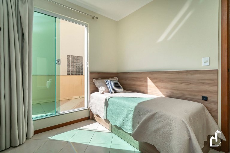 Apartamento completo com 01 quarto, quadra do mar