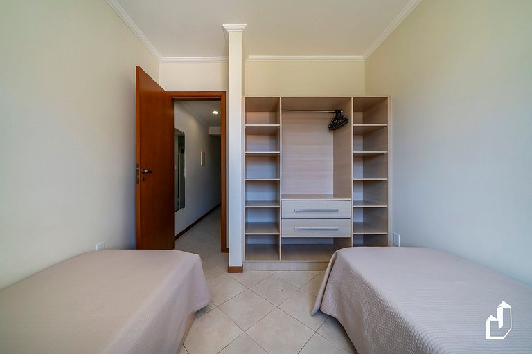 Apartamento com 02 dormitórios aqui é só trazer as malas e a