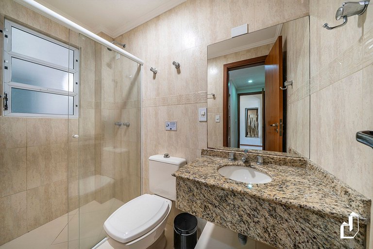 Térreo com varanda, 70 m da praia | Canto Grande