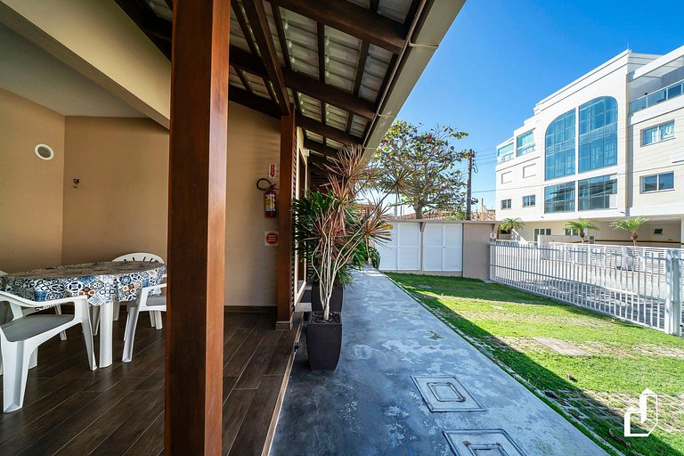 Térreo com varanda, 70 m da praia | Canto Grande