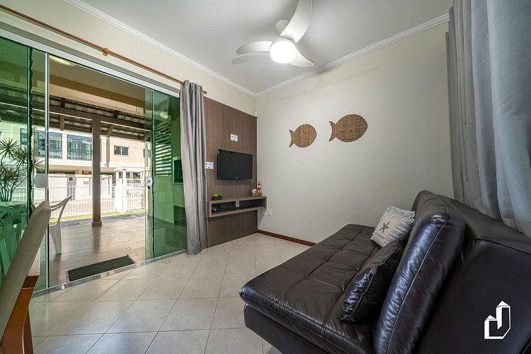Térreo com varanda, 70 m da praia | Canto Grande