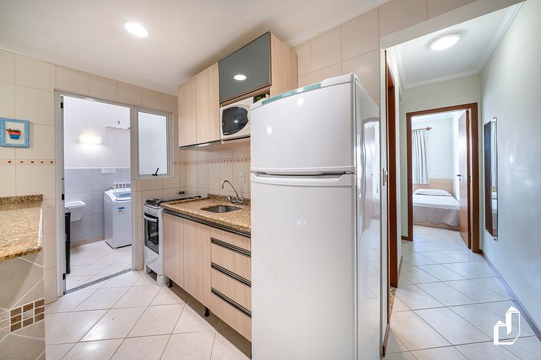 Apartamento térreo com 2 dormitórios - 70m da Praia