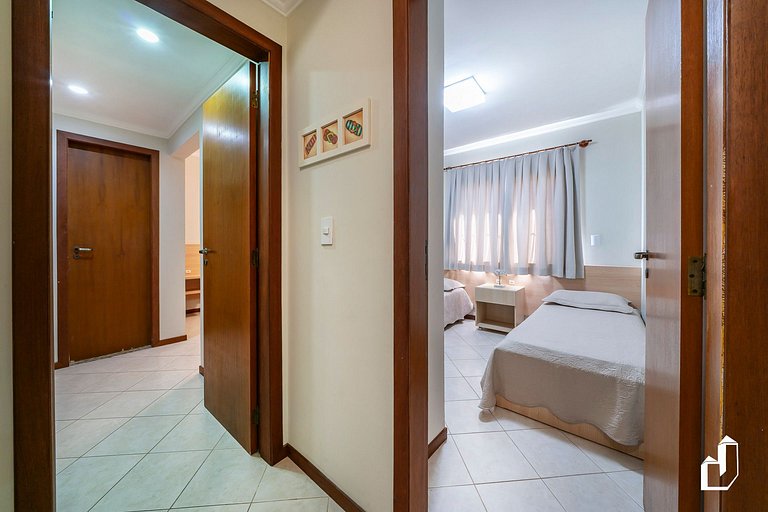 Apartamento térreo com 2 dormitórios - 70m da Praia