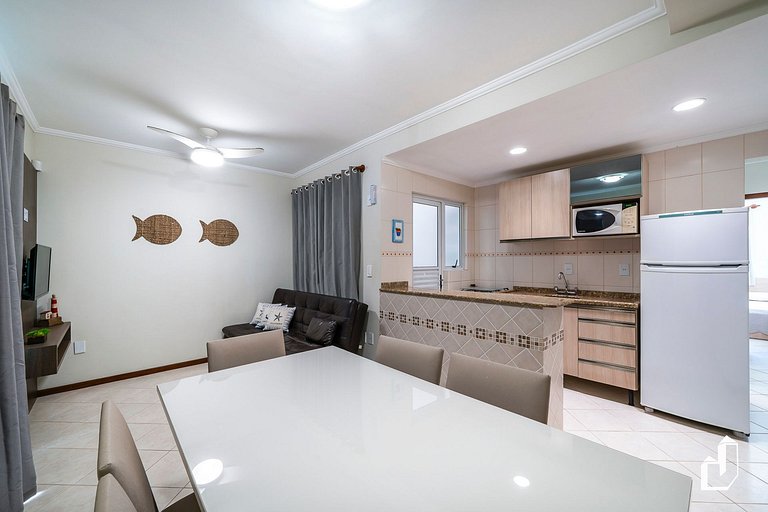 Térreo com varanda, 70 m da praia | Canto Grande