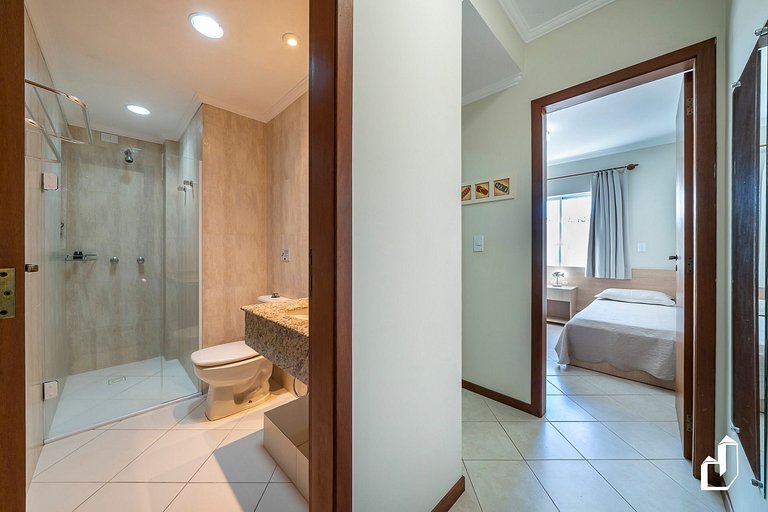Térreo com varanda, 70 m da praia | Canto Grande