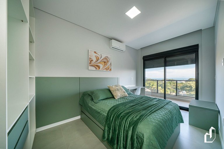 Cobertura com 3 suítes e vista | 150m da praia