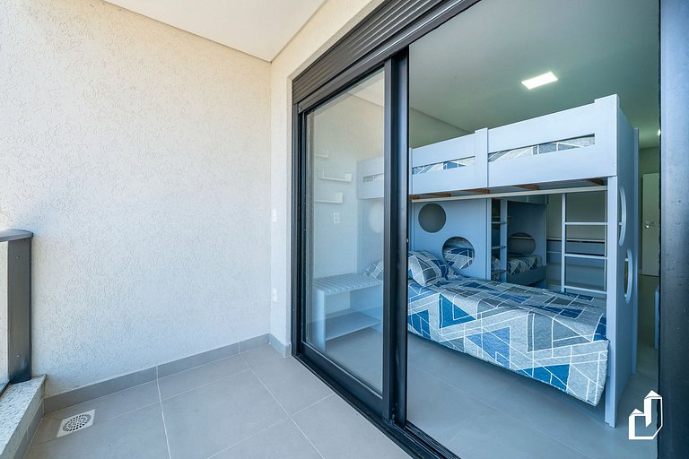 Cobertura com 3 suítes e vista | 150m da praia