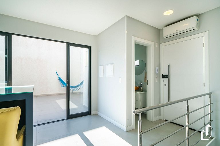 Cobertura com 3 suítes e vista | 150m da praia