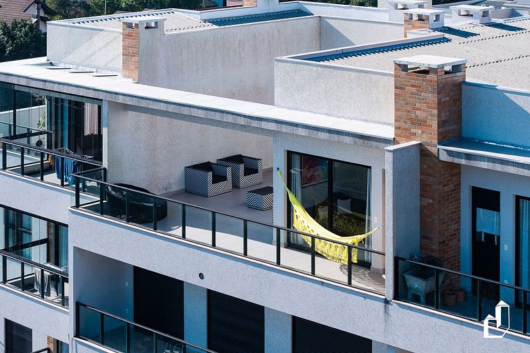 Cobertura com 3 suítes e vista | 150m da praia