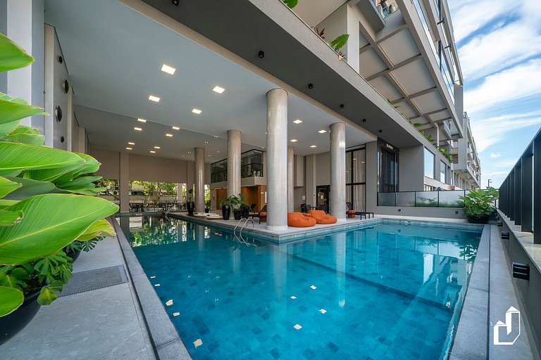 Cobertura com 3 suítes e vista | 150m da praia