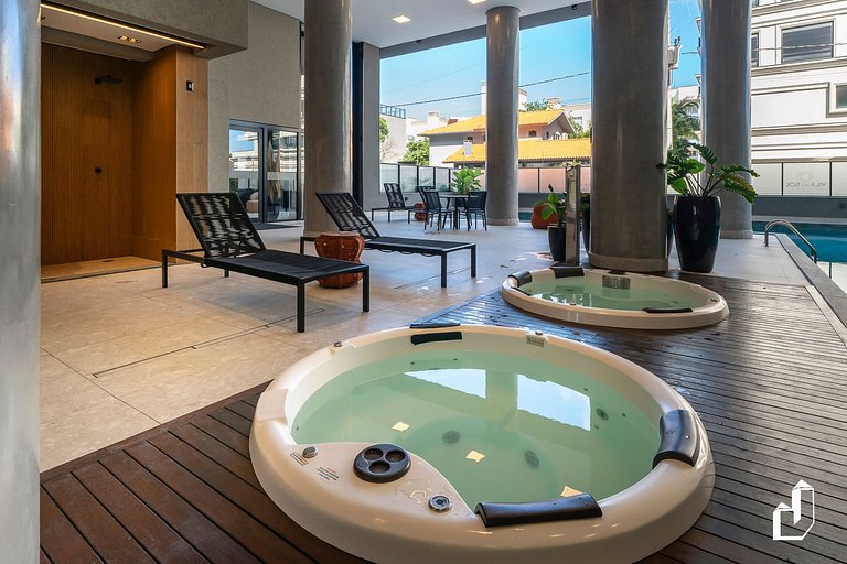 Cobertura com 3 suítes e vista | 150m da praia