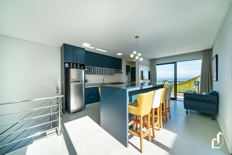 Cobertura com 3 suítes e vista | 150m da praia