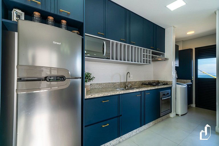 Cobertura com 3 suítes e vista | 150m da praia