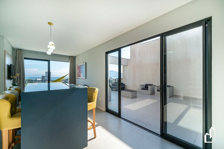 Cobertura com 3 suítes e vista | 150m da praia