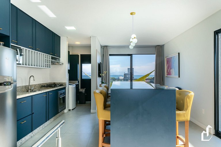 Cobertura com 3 suítes e vista | 150m da praia