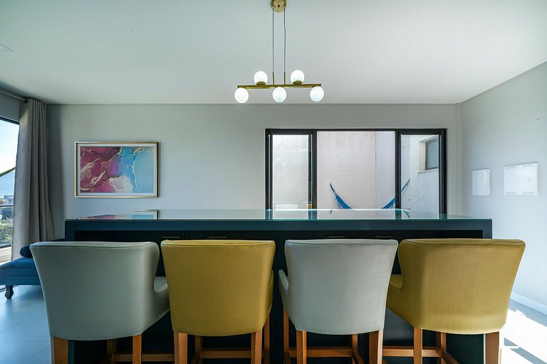 Cobertura com 3 suítes e vista | 150m da praia