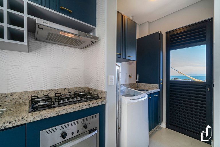 Cobertura com 3 suítes e vista | 150m da praia