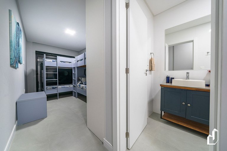 Cobertura com 3 suítes e vista | 150m da praia