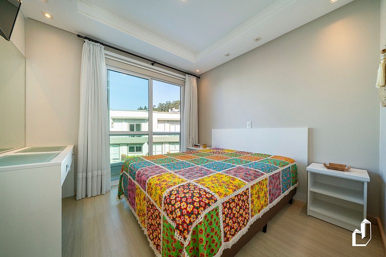 Petit Village com piscina e saída direta para a praia