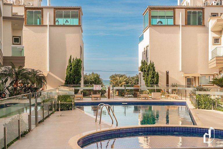 Petit Village com piscina e saída direta para a praia