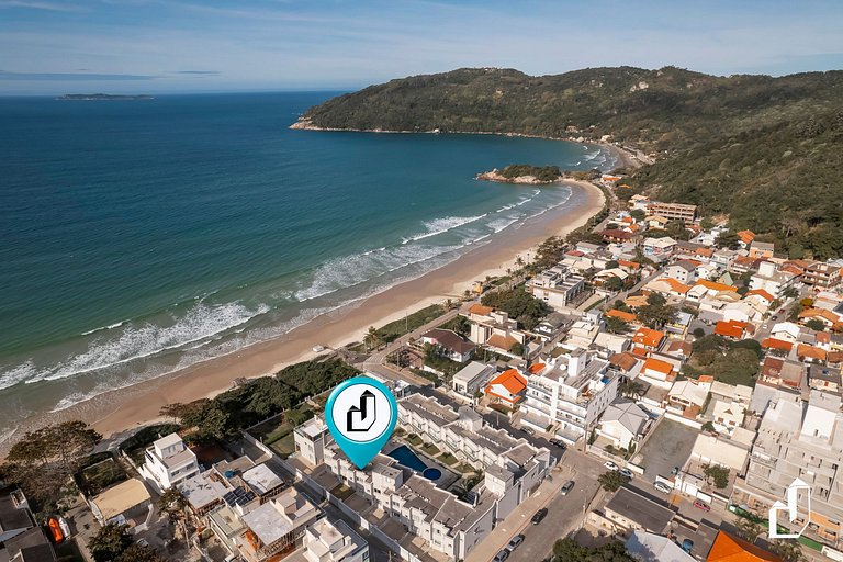 Petit Village com piscina e saída direta para a praia