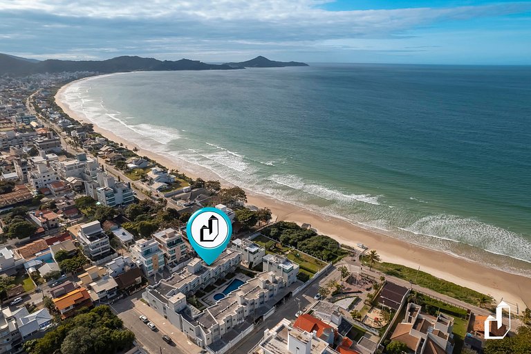 Petit Village com piscina e saída direta para a praia
