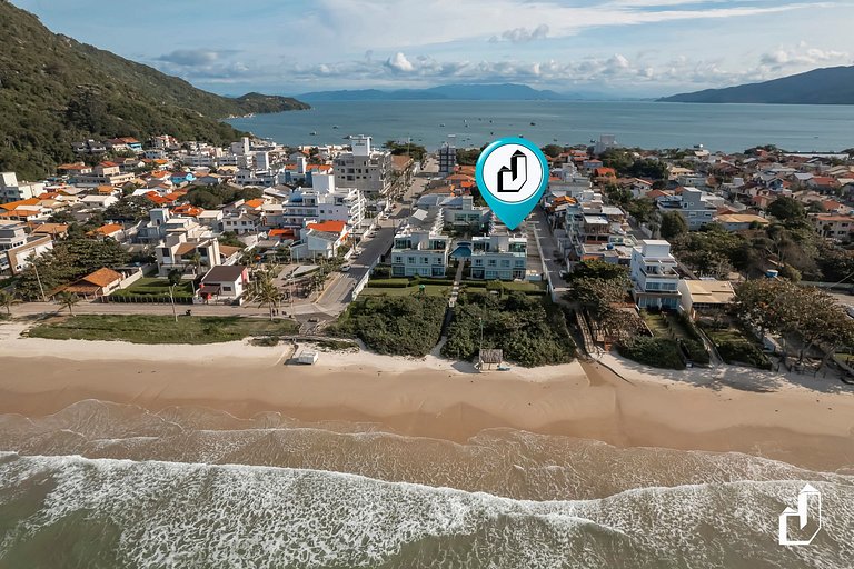 Petit Village com piscina e saída direta para a praia