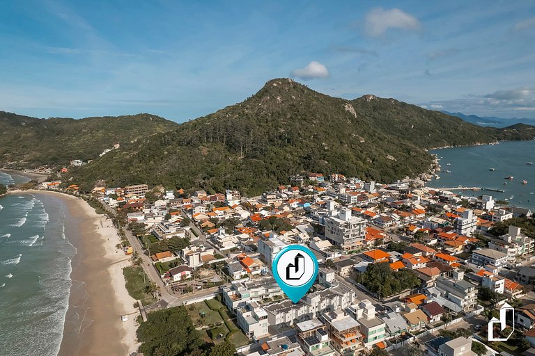 Petit Village com piscina e saída direta para a praia