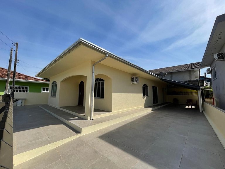 Casa com 03 dormitórios