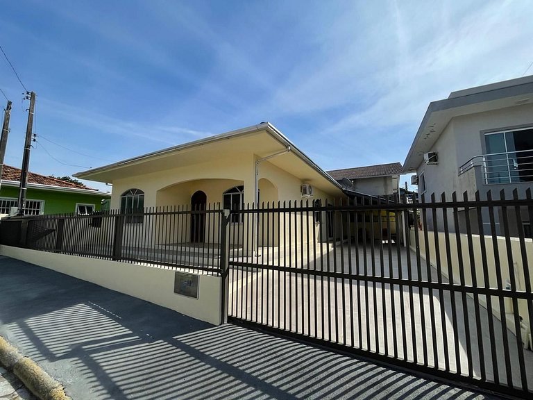 Casa com 03 dormitórios