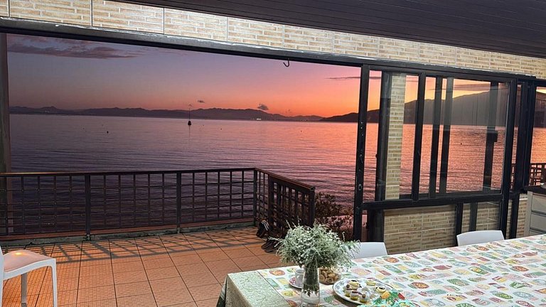 Casa aconchegante com o pôr-do-sol mais lindo da cidade