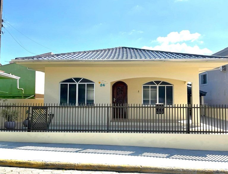Casa com 03 dormitórios