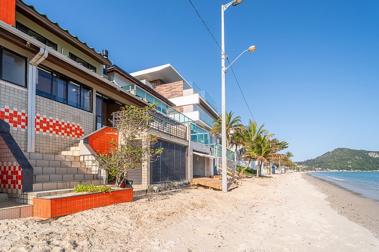 Casa frente mar no melhor pôr do sol da cidade