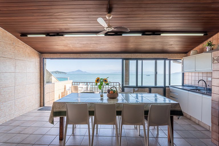Casa frente mar no melhor pôr do sol da cidade