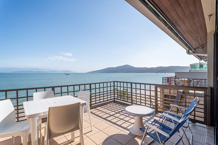 Casa frente mar no melhor pôr do sol da cidade
