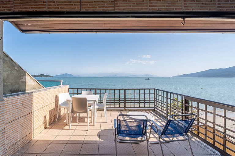 Casa frente mar no melhor pôr do sol da cidade