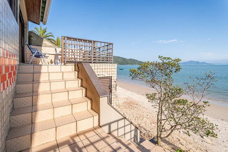 Casa frente mar no melhor pôr do sol da cidade