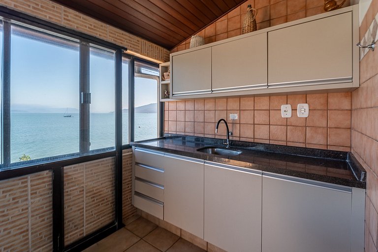 Casa frente mar no melhor pôr do sol da cidade