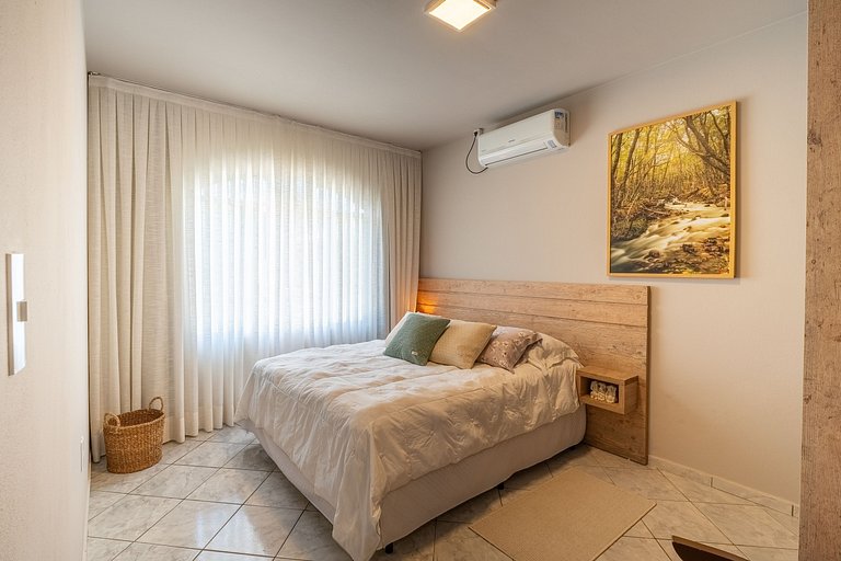 Casa térrea com 03 quartos em Canto Grande