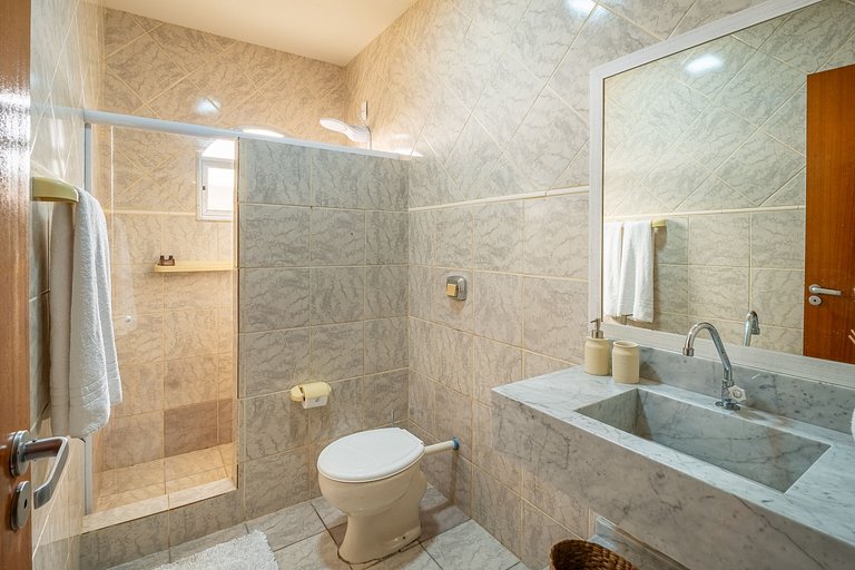 Casa térrea com 03 quartos em Canto Grande