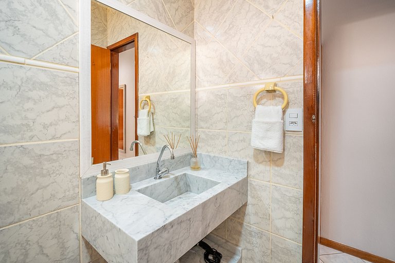 Casa térrea com 03 quartos em Canto Grande