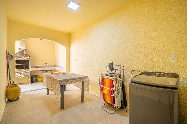 Casa térrea com 03 quartos em Canto Grande