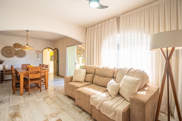 Casa térrea com 03 quartos em Canto Grande
