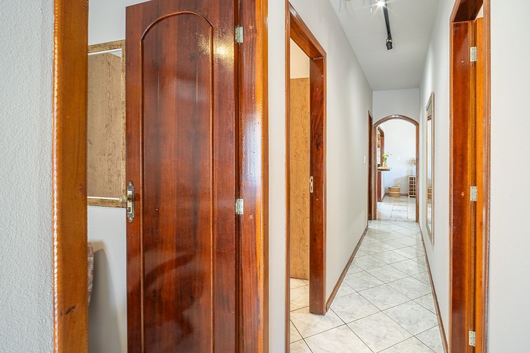 Casa térrea com 03 quartos em Canto Grande