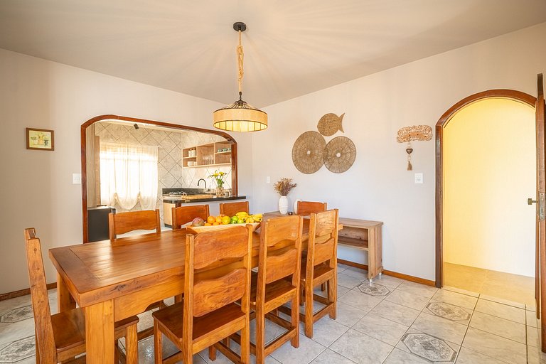 Casa térrea com 03 quartos em Canto Grande